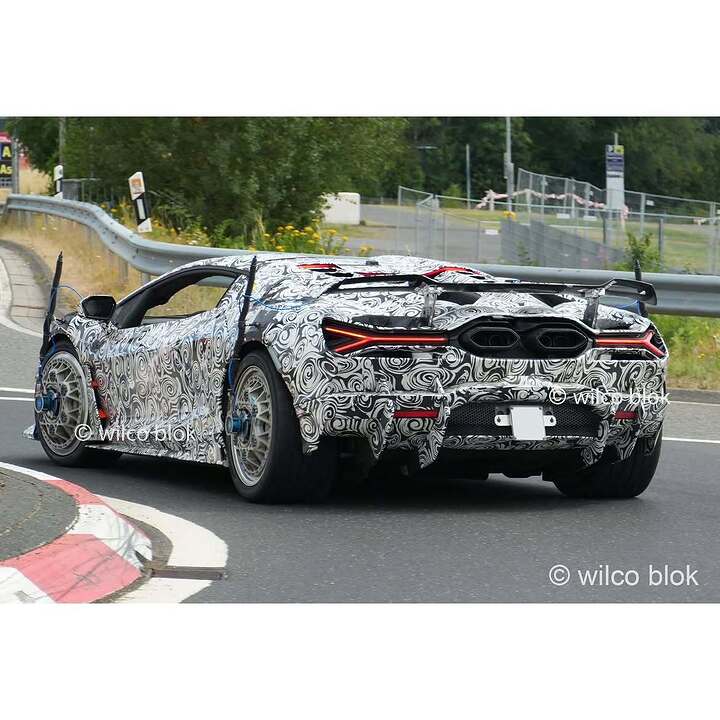Lamborghini Revuelto SV spotted on his way to the Nürburgring!#lamborghini #Revuelto #RevueltoS (2)