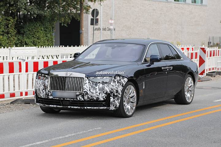 2026-rolls-royce-ghost-spied-with-new-face-luxury-sedan-looks-sad_2