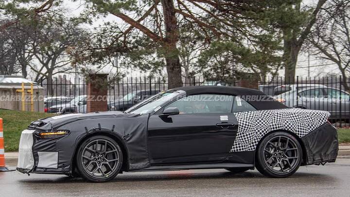 imgi_158_ford-mustang-dark-horse-sc-convertible-spy-photo-newcarscoops--10