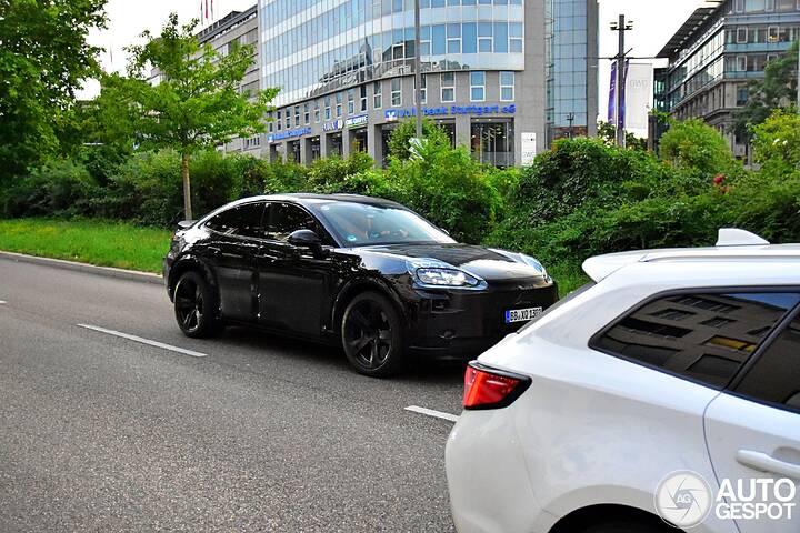 porsche-cayenne-coupe-ev-6e4c5-c569521082025174354_10