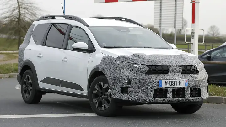 Dacia Jogger facelift (camouflaged)-2