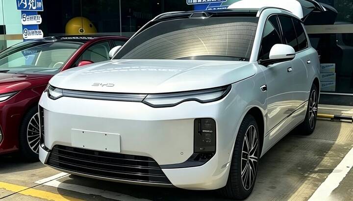 BYD Sealion 08 spotted at dealerships-NEWCARSCOOPS-1-800x456