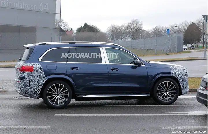2027-mercedes-benz-maybach-gls-class-facelift-spy-shots--photo-via-baldauf_100954020_l