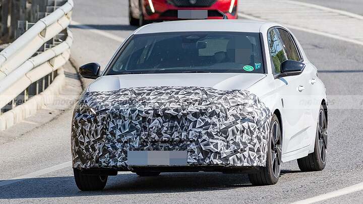 Cazado el nuevo Peugeot 308, descubre la renovación que desafía al Golf en estas fotos espía 4