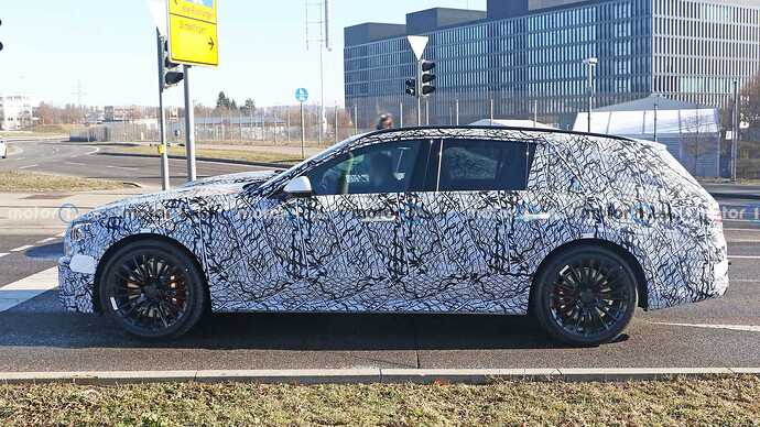 mercedes-amg-e53-wagon-spy-photos (12)