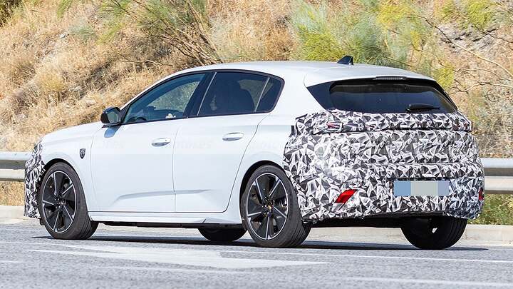 Cazado el nuevo Peugeot 308, descubre la renovación que desafía al Golf en estas fotos espía 13