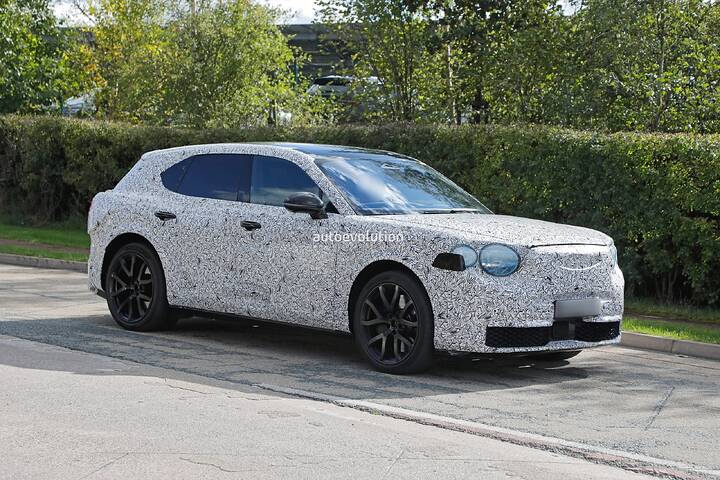 imgi_59_bentley-s-urban-ev-identifies-as-a-smaller-bentayga-in-new-spy-shots_4