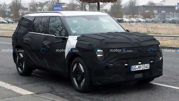 new-kia-ev9-spy-photos (1)