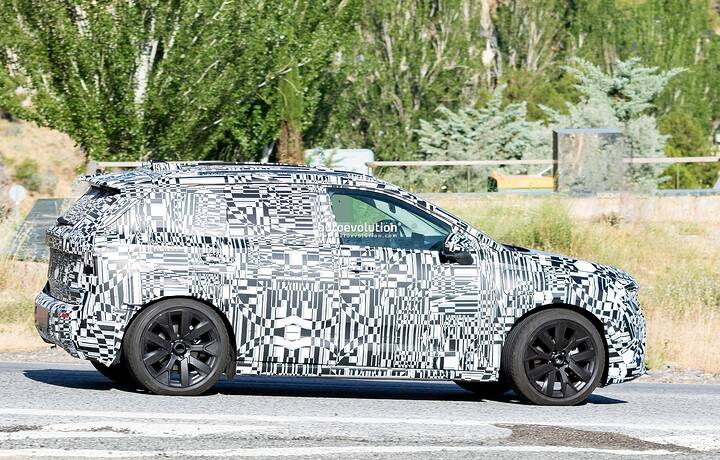 imgi_65_2026-skoda-epiq-spied-looking-sharp-small-electric-suv-features-concept-styling-cues_24