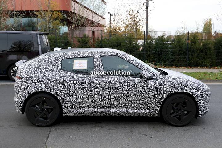 imgi_69_the-hyundai-ioniq-3-spied-with-concept-three-cues-tesla-esque-pleos-infotainment-system_19