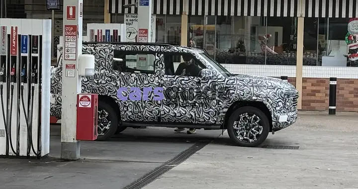 2027-Mitsubishi-Pajero-Sport-spypix-newcarscoops_1_0