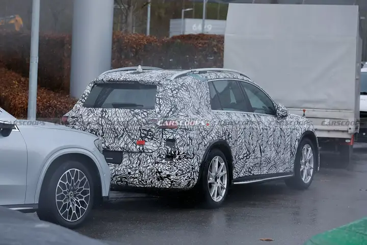 2027-Mercedes-GLC-EQ-7-Seat-1202-8-1536x1025