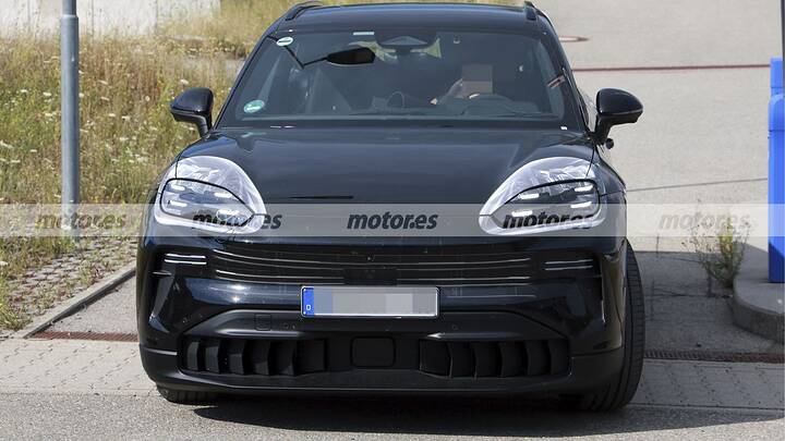 Finally revealed! The new electric Porsche Cayenne reveals its interior (and its new face, too)