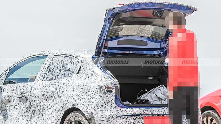 El interior del nuevo Renault Clio 2026 se descubre en estas fotos espía que adelantan un coche más digital y conectado 7