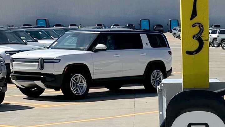 2025-rivian-r1-refresh-3