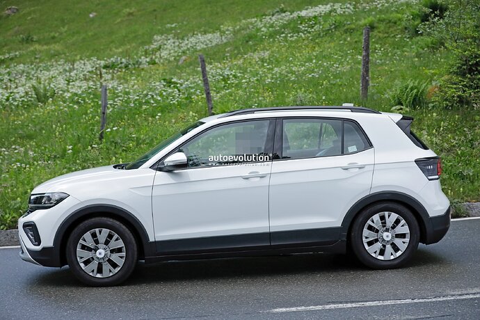 2024-vw-t-cross-says-no-to-camouflage-facelifted-small-crossover-spied-naked_9