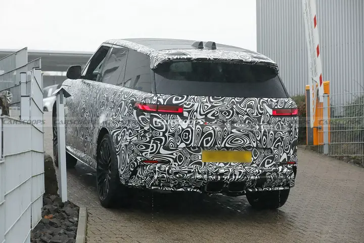 2027-Range-Rover-Sport-SV-1029-19-2048x1366