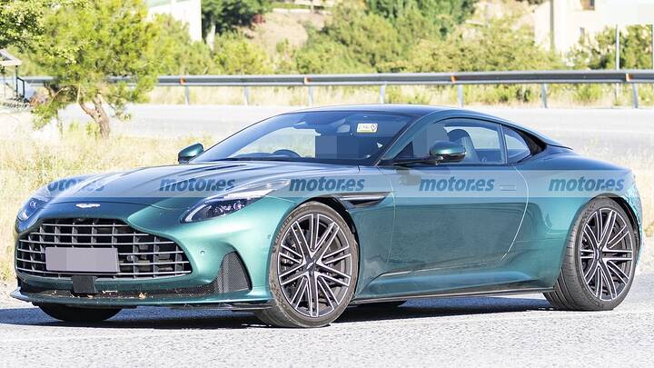 Cazado el próximo DB12 AMR en pruebas, esta mula de Aston Martin deja claro que habrá más de 700 CV 10