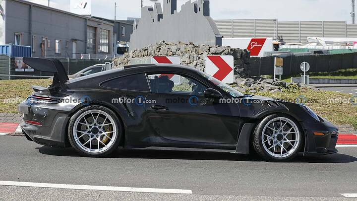 porsche-911-gt3-rs-2026-newcarscoops (8)