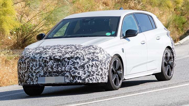 Cazado el nuevo Peugeot 308, descubre la renovación que desafía al Golf en estas fotos espía 0