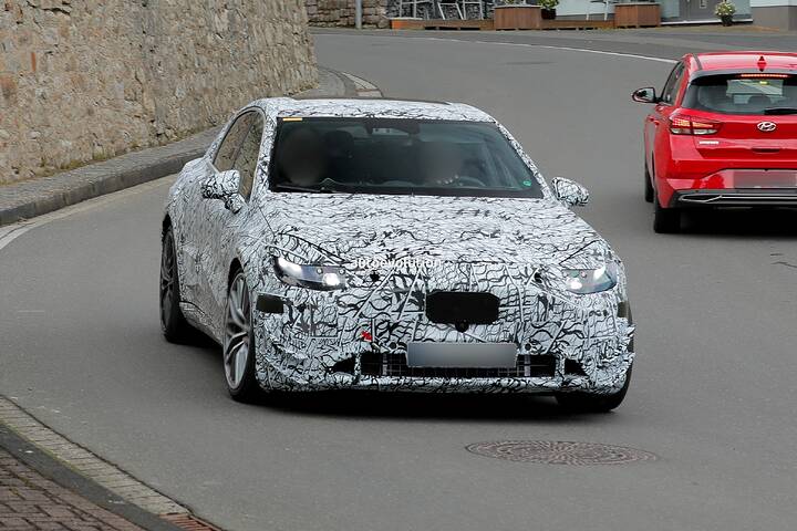 2026-mercedes-amg-c-class-ev-spied-testing-at-the-nurburgring-with-mismatched-wheels_4