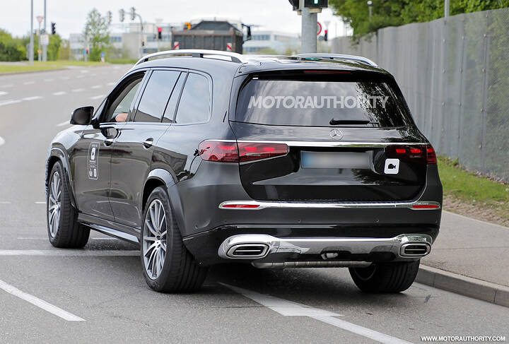 2027-mercedes-benz-maybach-gls-class-facelift-spy-shots--photo-credit-baldauf_100927707_h