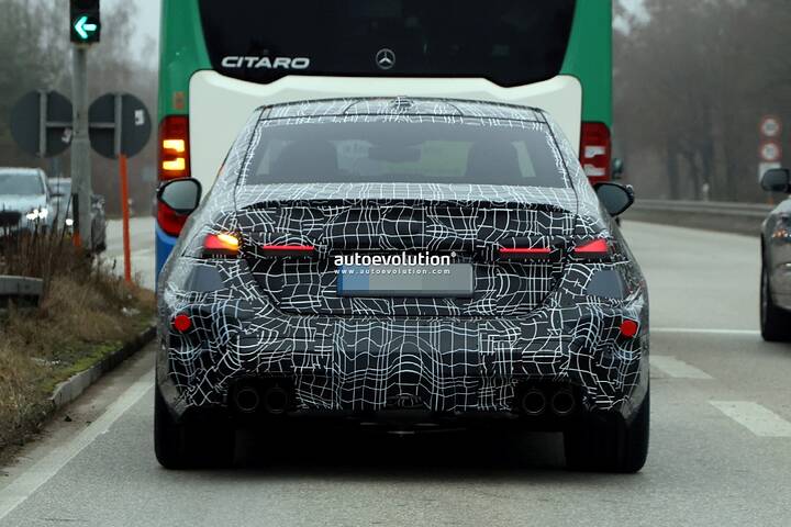 imgi_62_2028-bmw-m5-sedan-adopts-neue-klasse-i3-rear-signature-lighting_21