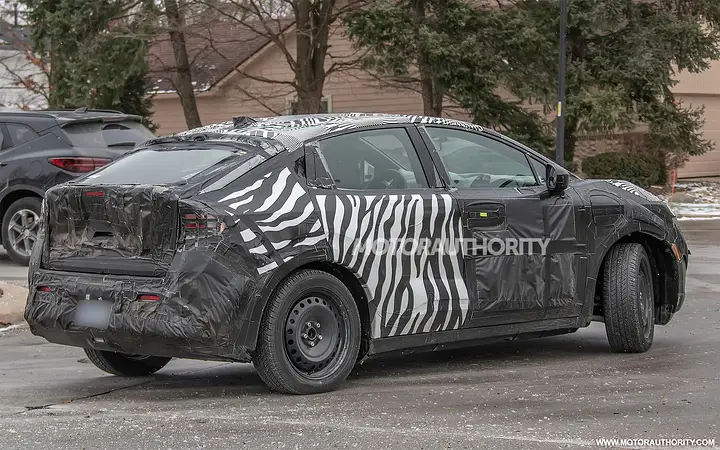 2026-nissan-leaf-spy-shots--photo-via-baldauf_100952049_h