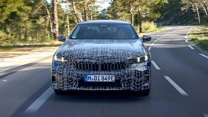 May 24 will see the release of the new BMW 5 Series and i5iapS9Q36