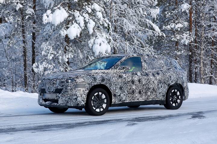 imgi_90_spy-photos-2028-bmw-ix1-newcarscoops_7