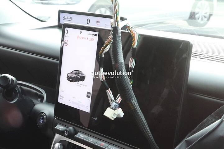 imgi_49_the-hyundai-ioniq-3-spied-with-concept-three-cues-tesla-esque-pleos-infotainment-system_5