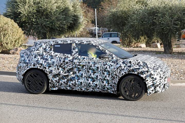 imgi_30_2027-nissan-juke-ev-makes-another-photo-appearance-as-it-prepares-for-production-262405_1