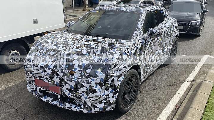 First spy photos of the new 2026 Nissan JUKE, the SUV that promises to surprise everyone again 9