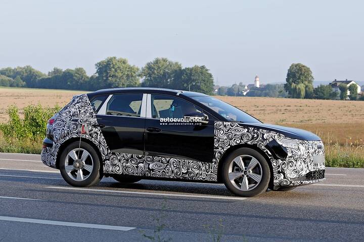 imgi_43_audi-spied-testing-q4-e-tron-facelift-redesigned-bumpers-join-revised-light-clusters_8