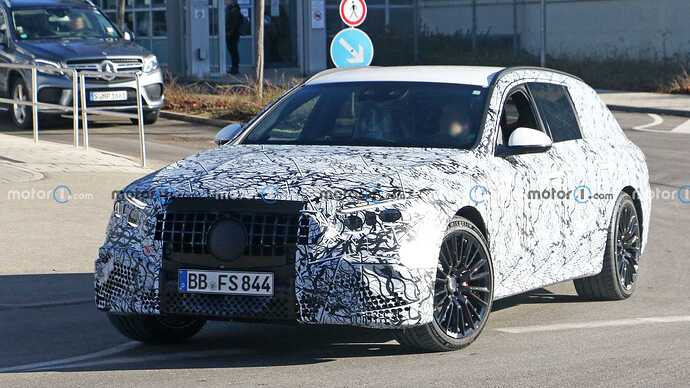 mercedes-amg-e53-wagon-spy-photos (2)