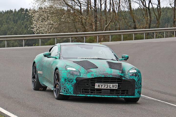 2025-aston-martin-dbs-superleggera-continues-testing-could-pack-over-800-hp_2
