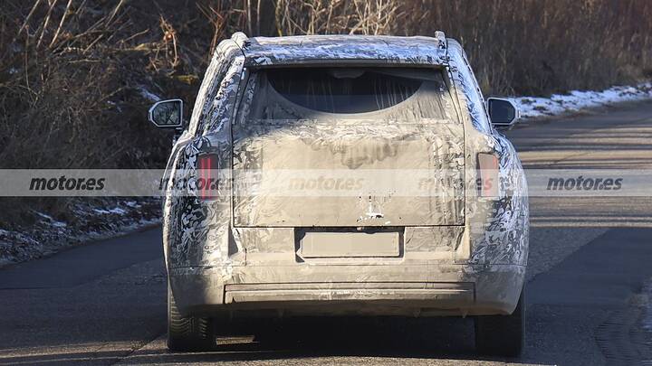 rolls-royce-suv-electrico-newcarscoops-2028-2026112302-1769702407_29
