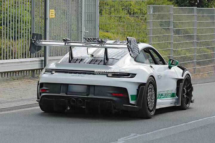 992-porsche-911-gt3-rs-manthey-performance-kit-spied-with-less-camouflage_2