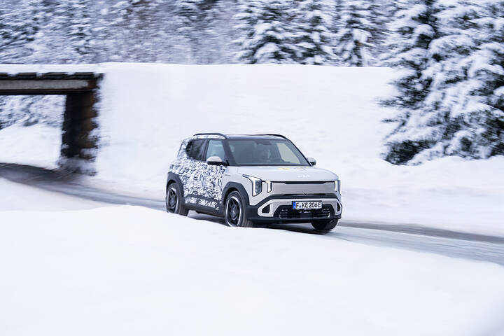 30387-kia-ev2-prototype-winter-test-norway-elprix-print-3600x2400-12