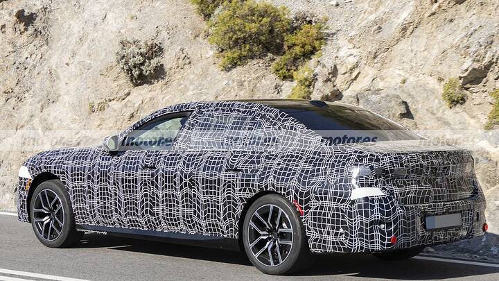 El nuevo BMW Serie 7 2026 se deja ver en nuevas fotos espía… y sí, los faros finos y polémicos siguen ahí 13