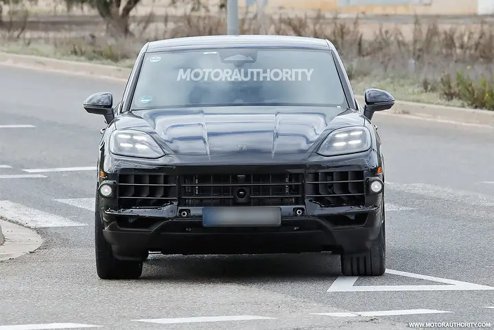 2027-porsche-cayenne-coupe-facelift-spy-shots--photo-via-baldauf_100953878_h