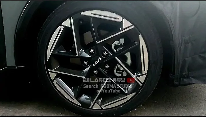 kia-k3-sedan-spied-3.jpg