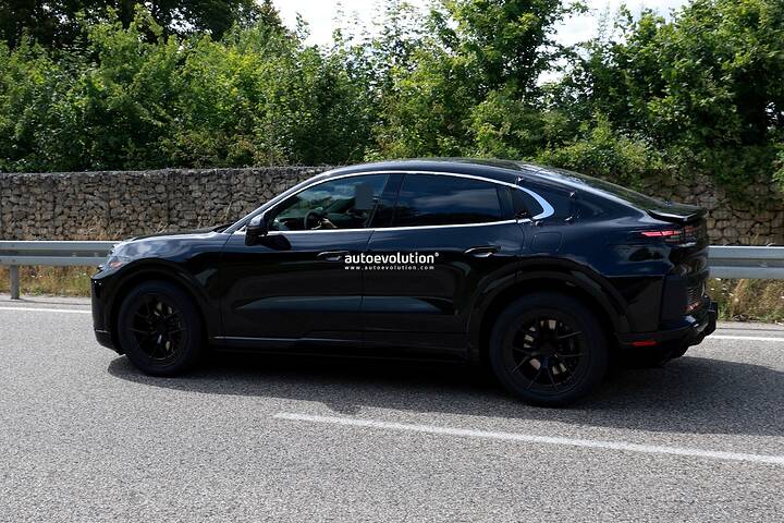 imgi_50_2027-porsche-cayenne-coupe-electric-spied-with-strange-looking-rear-vents_10