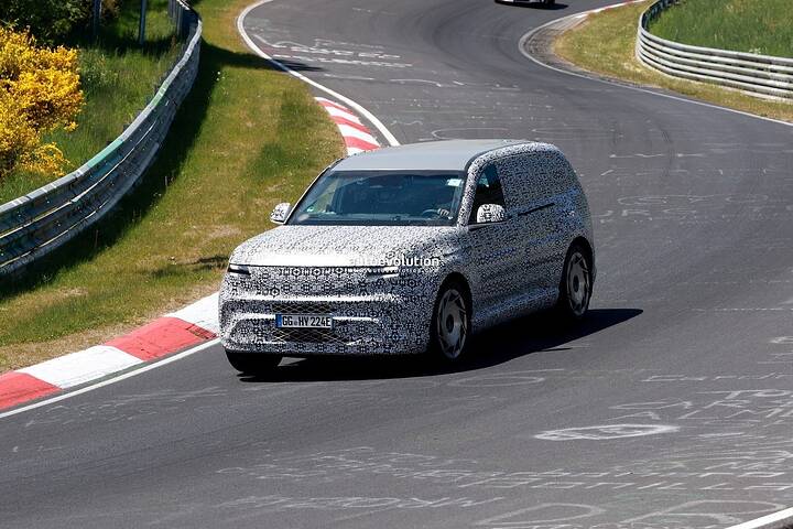 2026-genesis-gv90-three-row-luxury-electric-suv-caught-lapping-the-nurburgring-in-anger_29