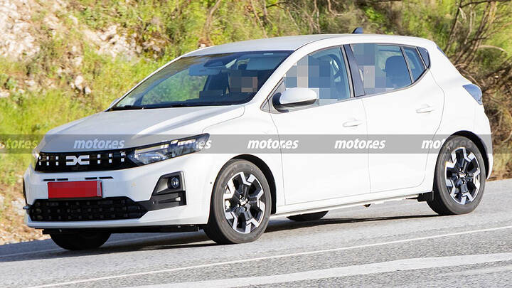 Dacia Sandero hybrid newcarscoopsdacia-sandero-hybrid-fotos-espia-2026113865-17773721765