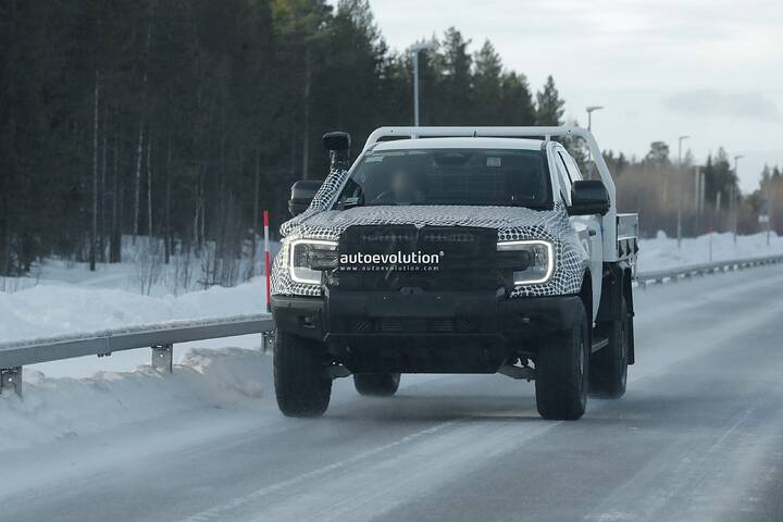 2026-ford-ranger-super-duty-single-cab-makes-spy-photo-debut-during-europe-test_1