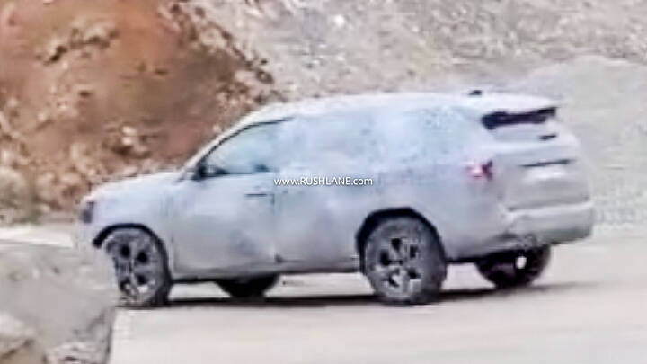 renault-duster-7-seater-spied-first-time-launch-2025-3