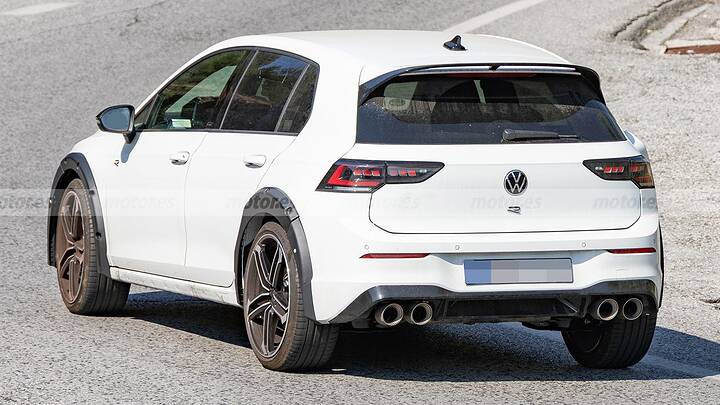 Volkswagen dudó sobre su continuidad pero habrá un nuevo T-Roc R, y estas fotos espía lo confirman 13