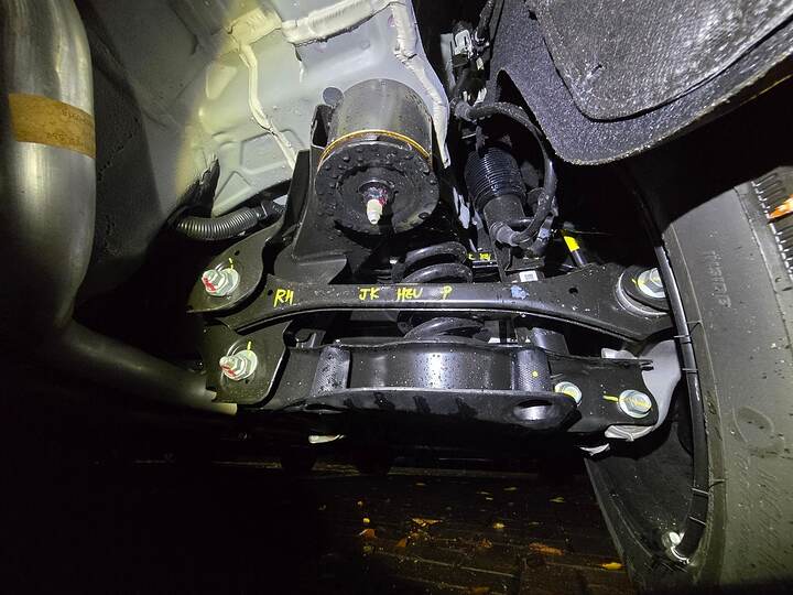 2027 Genesis GV70 HEV_1280_20251010_205434