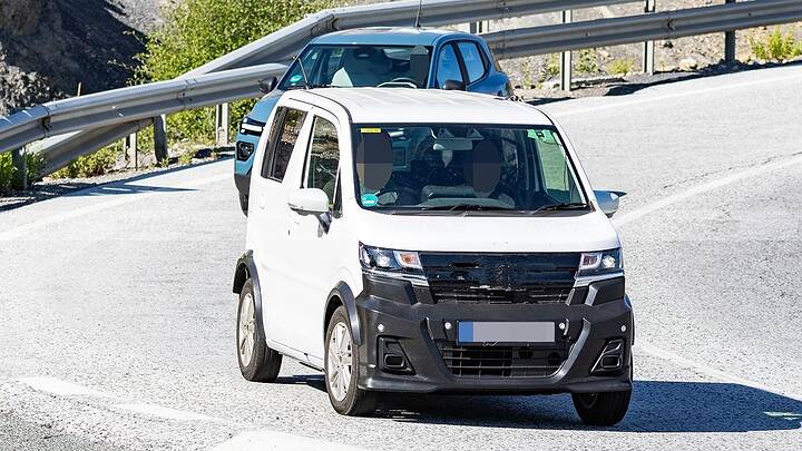 imgi_21_suzuki-jimny-electrico-fotos-espia-2025109209-1752747769_15